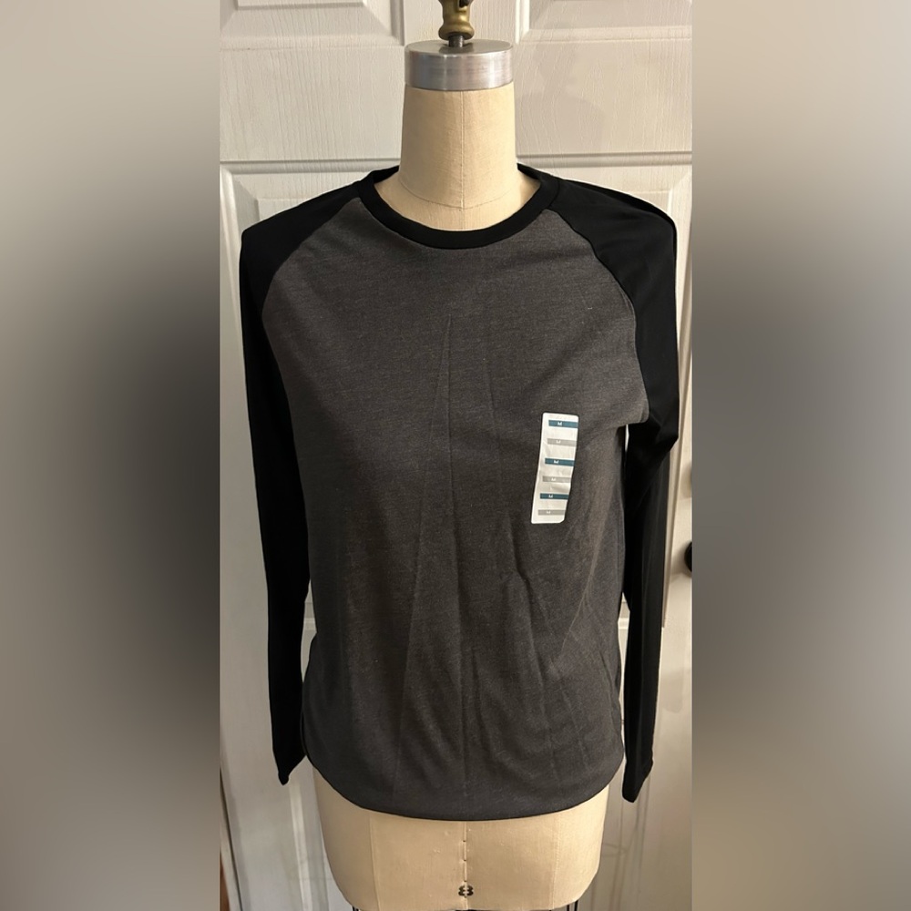 Old Navy men’s long sleeve tee shirt
